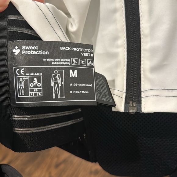 Sweet Protection Ski Back Protector Vest II in medium women - Picture 4 of 9